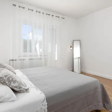 Stunning In With House Sea View Lägenhet