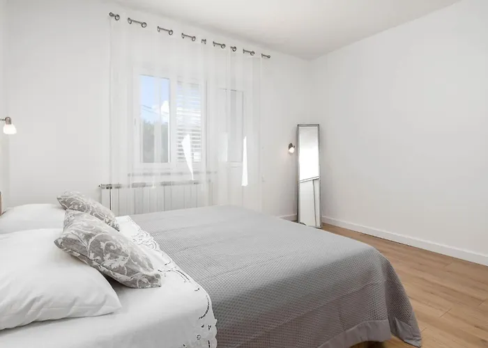 1 Bedroom Stunning In Apartamento