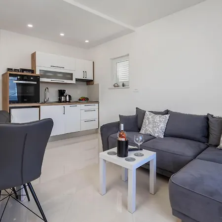 1 Bedroom Stunning In 아파트