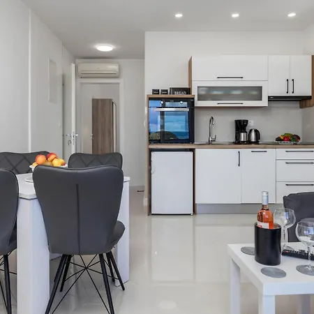 Apartament Stunning In With House Sea View Kampor